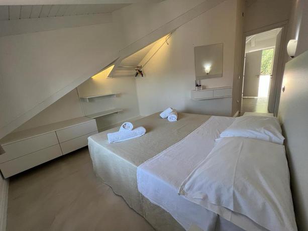 Imagen general del Hotel Resort Rocca di Vadaro - Beachfront Suites, Rooms & Apartments. Foto 12