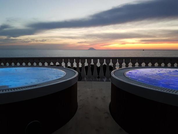 Imagen general del Hotel Resort Rocca di Vadaro - Beachfront Suites, Rooms & Apartments. Foto 14