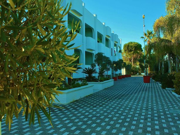 Imagen de la piscina del Hotel Resort Villa. Foto 16