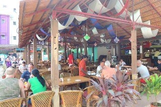 Imagen del bar/restaurante del Hotel Resort Village Royal. Foto 6