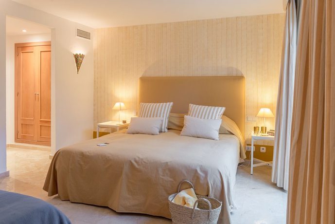 Imagen de la habitación del Hotel Resort Villas Andalucia. Foto 5