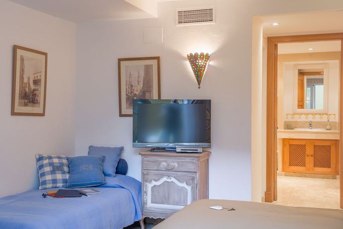 Imagen de la habitación del Hotel Resort Villas Andalucia. Foto 8