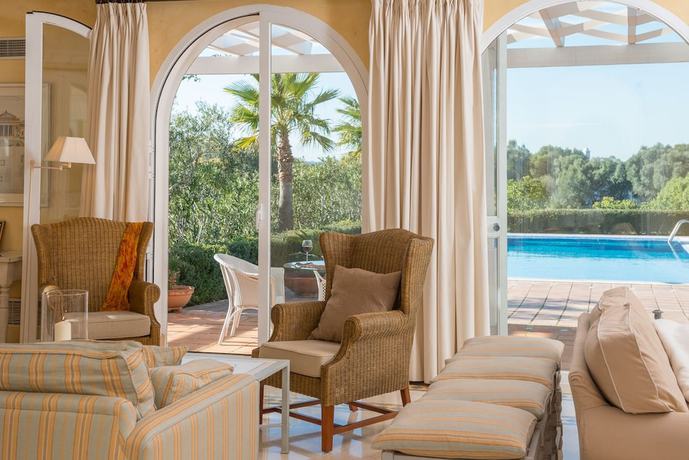 Imagen de la habitación del Hotel Resort Villas Andalucia. Foto 11