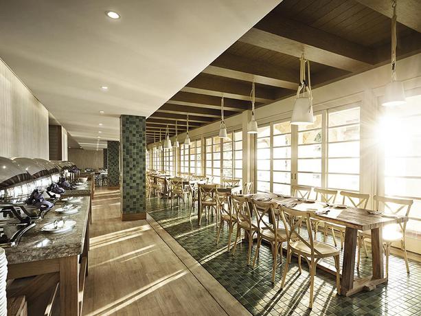 Imagen del bar/restaurante del Hotel Resorts World Langkawi. Foto 2