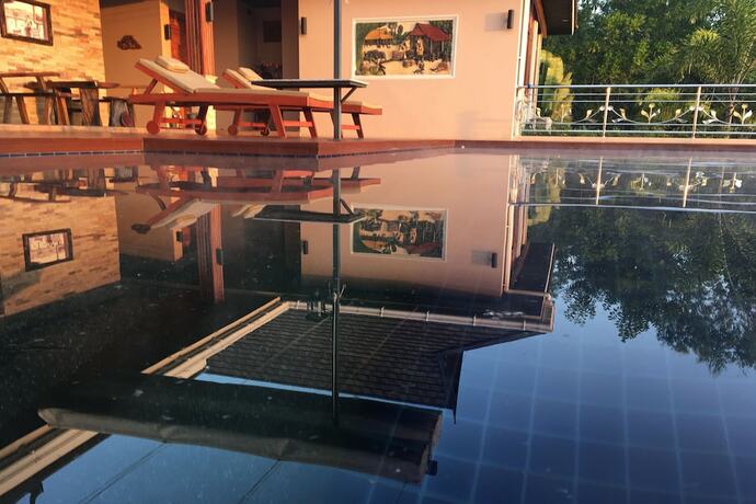 Imagen de la piscina del Hotel Resotel Baan Sanook. Foto 18