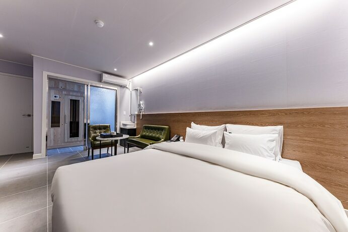 Imagen de la habitación del Hotel Rest. Foto 13