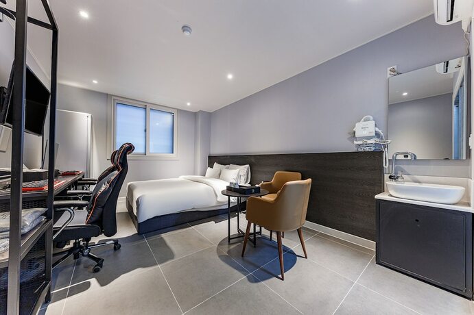 Imagen de la habitación del Hotel Rest. Foto 15