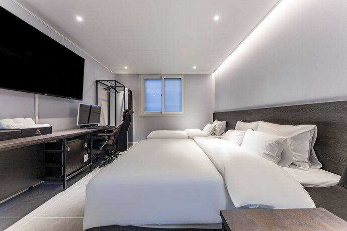 Imagen de la habitación del Hotel Rest. Foto 18