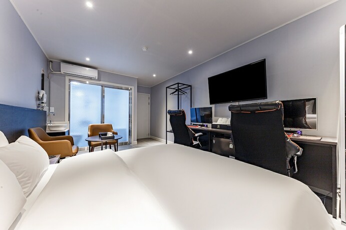 Imagen de la habitación del Hotel Rest. Foto 20