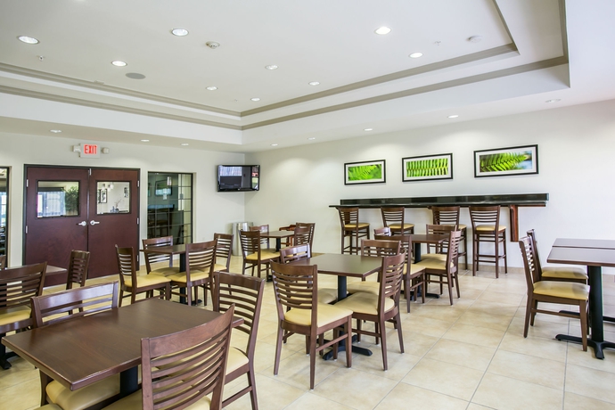 Imagen del bar/restaurante del Hotel Rest Well Inn and Suites. Foto 4