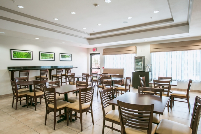 Imagen del bar/restaurante del Hotel Rest Well Inn and Suites. Foto 5