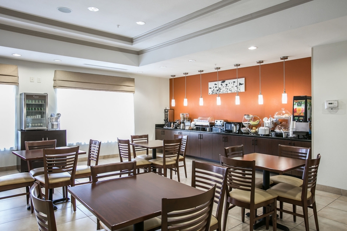 Imagen del bar/restaurante del Hotel Rest Well Inn and Suites. Foto 6