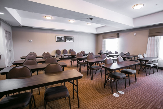 Imagen de los interiores del Hotel Rest Well Inn and Suites. Foto 16