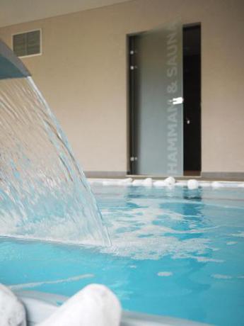 Imagen de la piscina del Hotel Restaurant A L'etoile. Foto 9