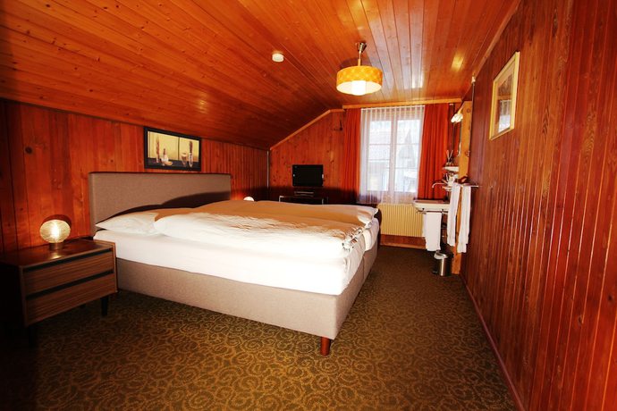 Imagen de la habitación del Hotel Restaurant Alpina. Foto 12