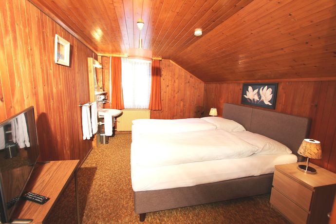 Imagen de la habitación del Hotel Restaurant Alpina. Foto 13