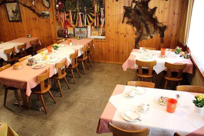 Imagen del bar/restaurante del Hotel Restaurant Alpina. Foto 4