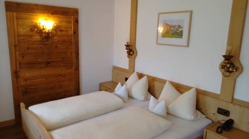 Imagen de la habitación del Hotel Restaurant Cafe Neu Meran. Foto 7