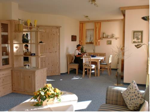 Imagen de la habitación del Hotel Restaurant Cafe Neu Meran. Foto 15