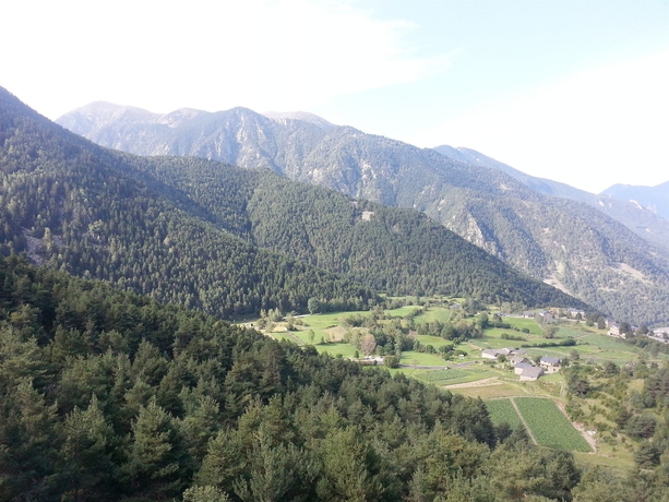 Imagen de los exteriores del Hotel Restaurant Camp Del Serrat. Foto 10