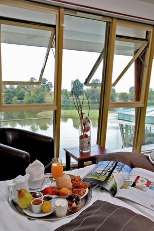Imagen del bar/restaurante del Hotel Restaurant Des Lacs D'halco. Foto 2