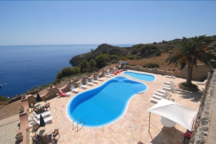 Imagen de la piscina del Hotel Restaurant Diana. Foto 15