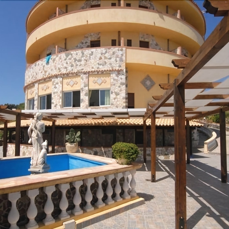 Imagen de los exteriores del Hotel Restaurant Diana. Foto 8