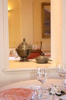 Imagen de los interiores del Hotel Restaurant Galland. Foto 16