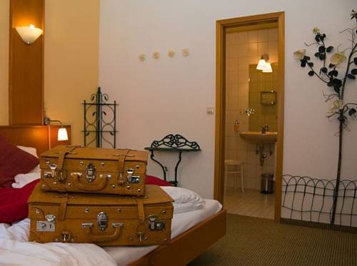 Imagen de la habitación del Hotel Restaurant Gr&uuml;ner Baum Und Altes Tor. Foto 3