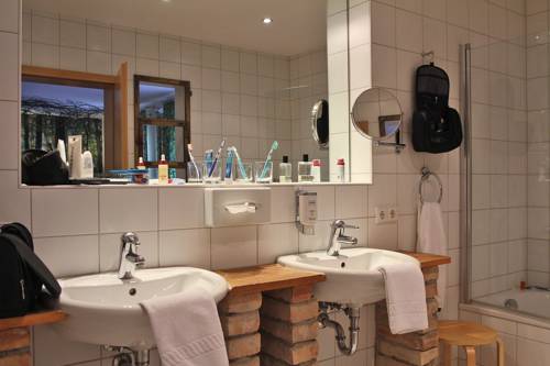 Imagen de la habitación del Hotel Restaurant Gr&uuml;ner Baum Und Altes Tor. Foto 6