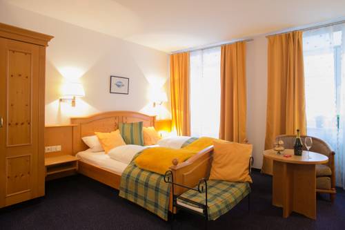 Imagen de la habitación del Hotel Restaurant Gr&uuml;ner Baum Und Altes Tor. Foto 7
