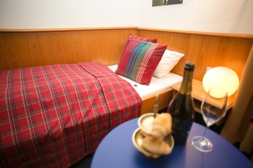 Imagen de la habitación del Hotel Restaurant Gr&uuml;ner Baum Und Altes Tor. Foto 8