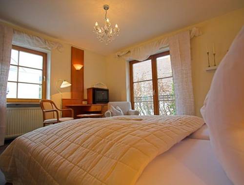 Imagen de la habitación del Hotel Restaurant Gr&uuml;ner Baum Und Altes Tor. Foto 11