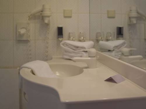 Imagen de la habitación del Hotel Restaurant Gr&uuml;ner Baum Und Altes Tor. Foto 13