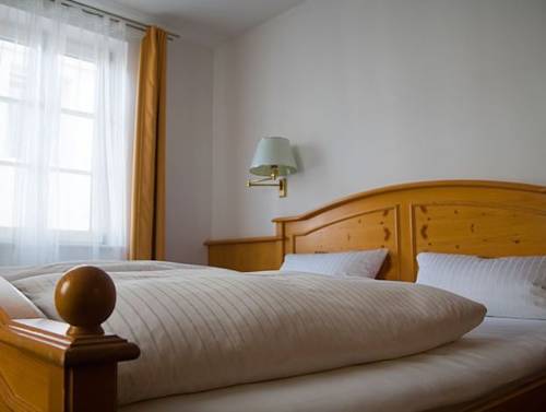 Imagen de la habitación del Hotel Restaurant Gr&uuml;ner Baum Und Altes Tor. Foto 16