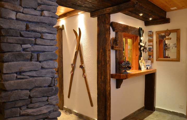 Imagen de los interiores del Hotel Restaurant La Cambuse. Foto 13