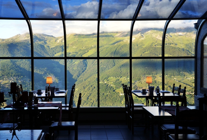 Imagen del bar/restaurante del Hotel Restaurant La Cambuse. Foto 4