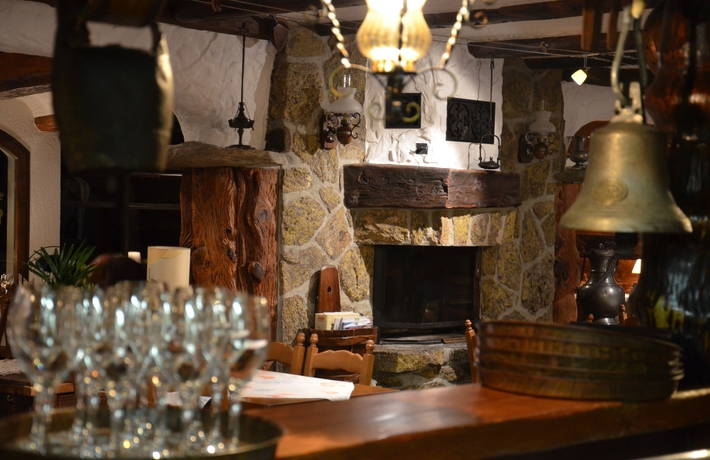 Imagen del bar/restaurante del Hotel Restaurant La Cambuse. Foto 5