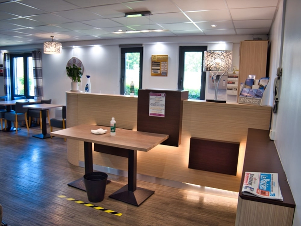 Imagen de los interiores del Hotel Restaurant La Chaumiere Les Mureaux - Flins. Foto 19