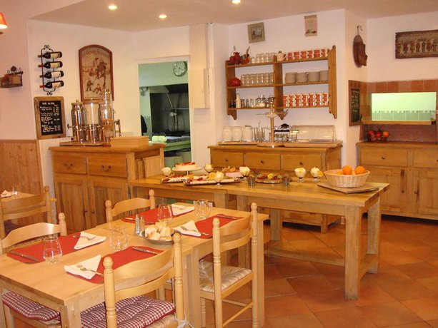 Imagen del bar/restaurante del Hotel Restaurant La Source. Foto 2
