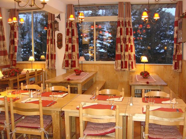 Imagen del bar/restaurante del Hotel Restaurant La Source. Foto 3