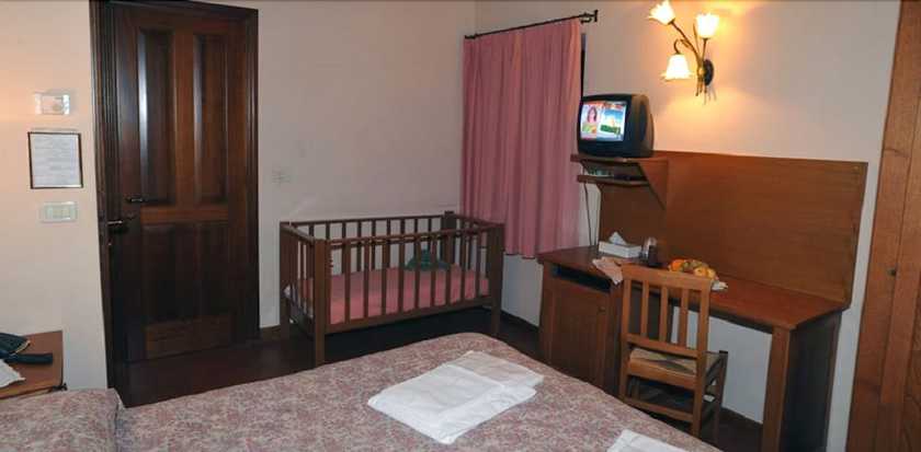 Imagen de la habitación del Hotel Restaurant La Torricella. Foto 16
