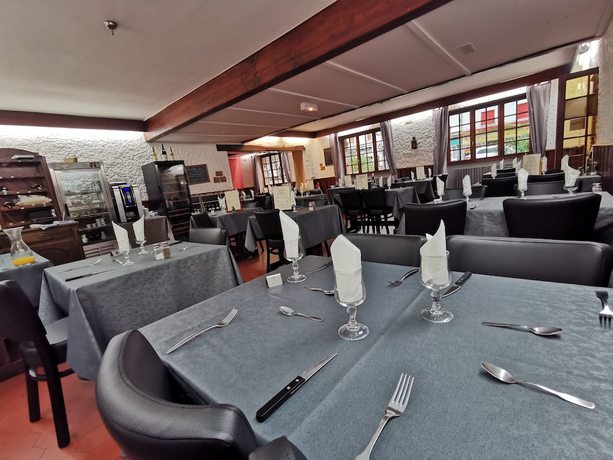 Imagen del bar/restaurante del Hotel Restaurant La Vieille Ferme, Les Ancizes-Comps. Foto 2