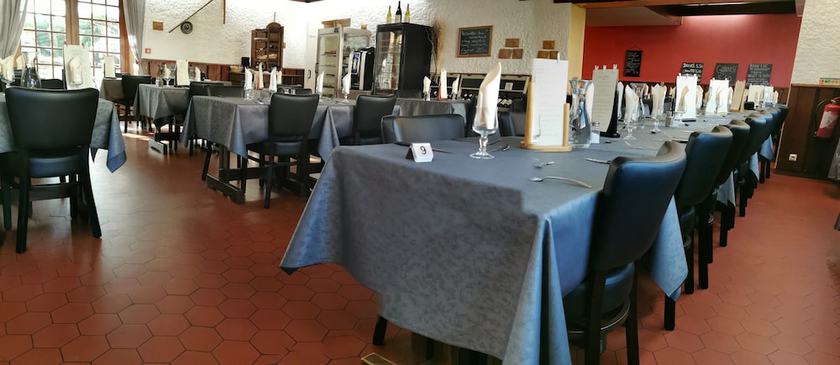 Imagen del bar/restaurante del Hotel Restaurant La Vieille Ferme, Les Ancizes-Comps. Foto 4
