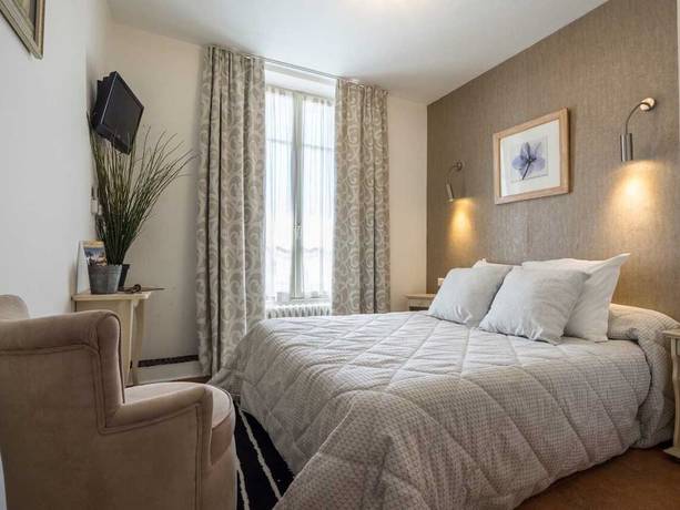 Imagen de la habitación del Hotel Restaurant Le Bellevue, Bormes-les-Mimosas. Foto 2