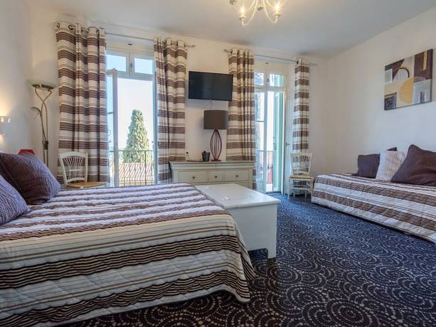 Imagen de la habitación del Hotel Restaurant Le Bellevue, Bormes-les-Mimosas. Foto 7