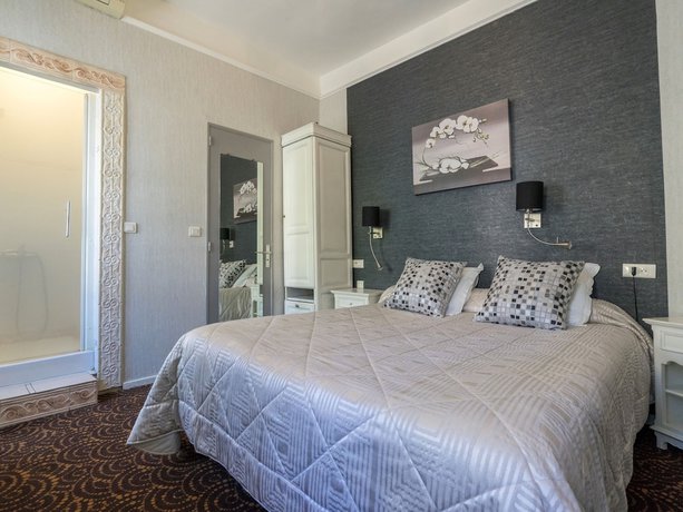 Imagen de la habitación del Hotel Restaurant Le Bellevue, Bormes-les-Mimosas. Foto 9
