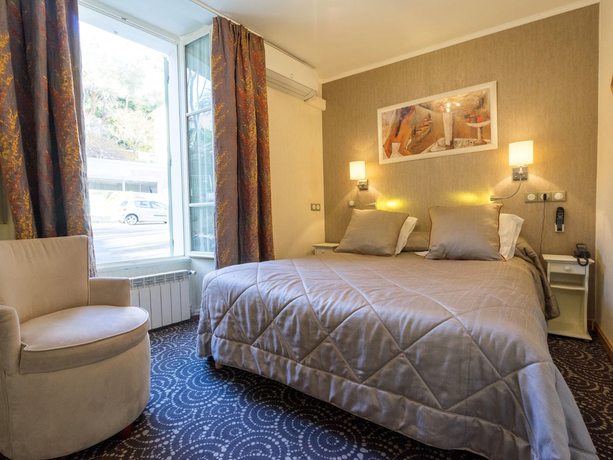 Imagen de la habitación del Hotel Restaurant Le Bellevue, Bormes-les-Mimosas. Foto 10