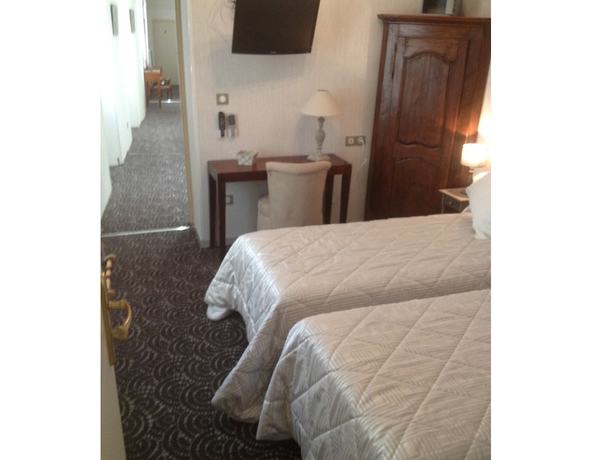 Imagen de la habitación del Hotel Restaurant Le Bellevue, Bormes-les-Mimosas. Foto 11