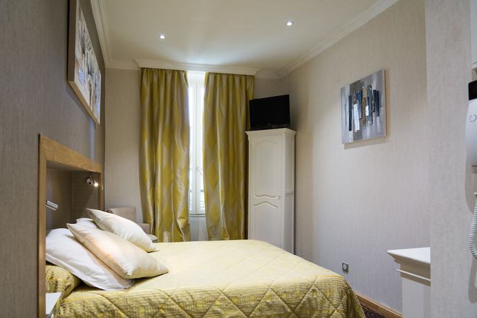 Imagen de la habitación del Hotel Restaurant Le Bellevue, Bormes-les-Mimosas. Foto 12